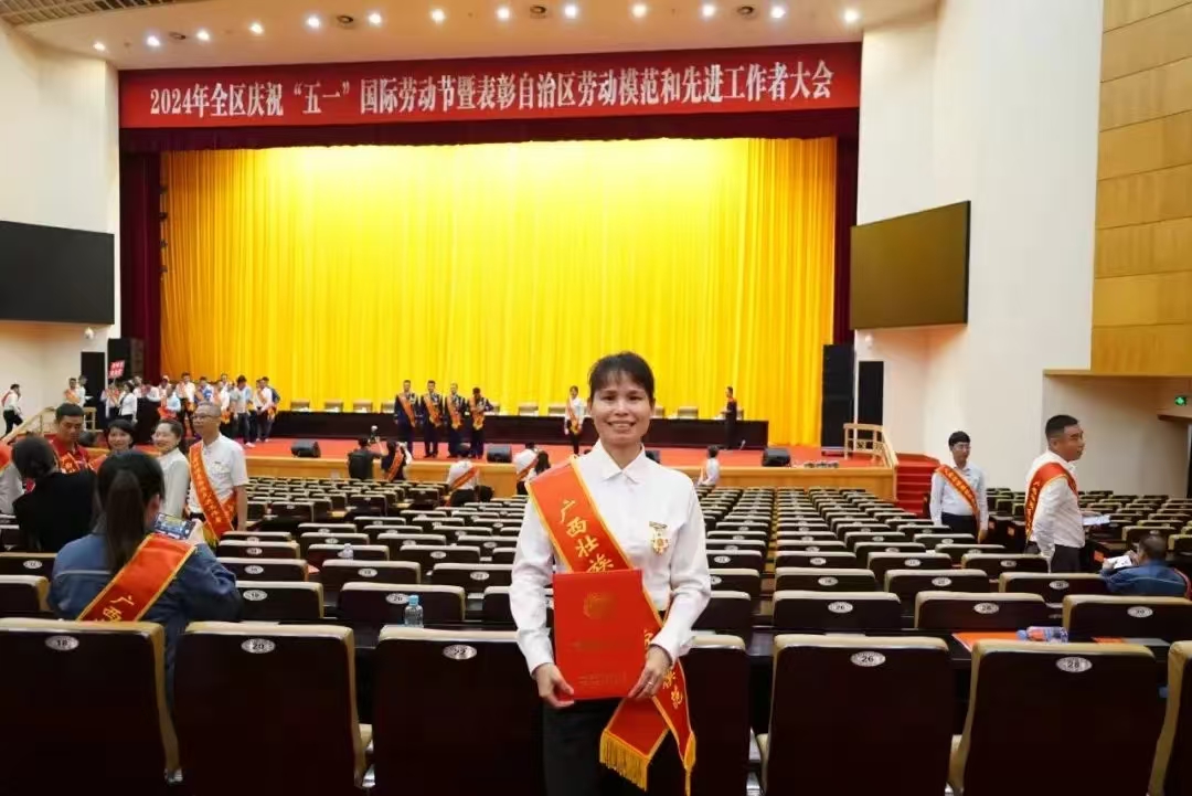 用青春守護(hù)美麗中國——自治區(qū)勞動(dòng)模范廖雪英